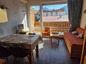 Charmant duplex 6 pers. au pied des pistes avec balcon et parking - FR-1-516-212